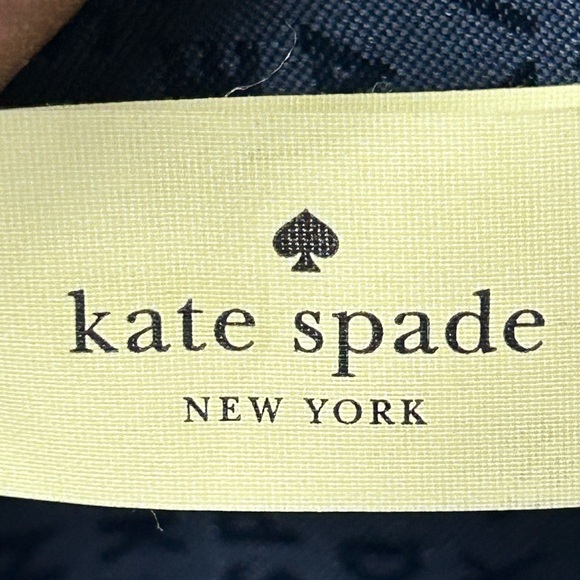 Kate Spade 2fer Striped Crossbody Bag w/Matching Wallet Approx. 9x6.5x 2.5 - Picture 10 of 17